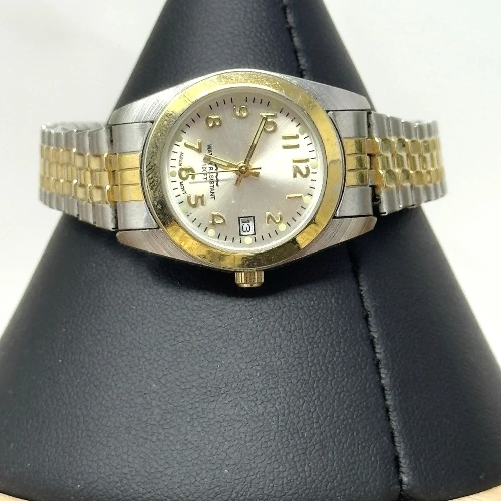 Geneva Womens Gold Tone Date Watch Water Resistant 100m Works Great